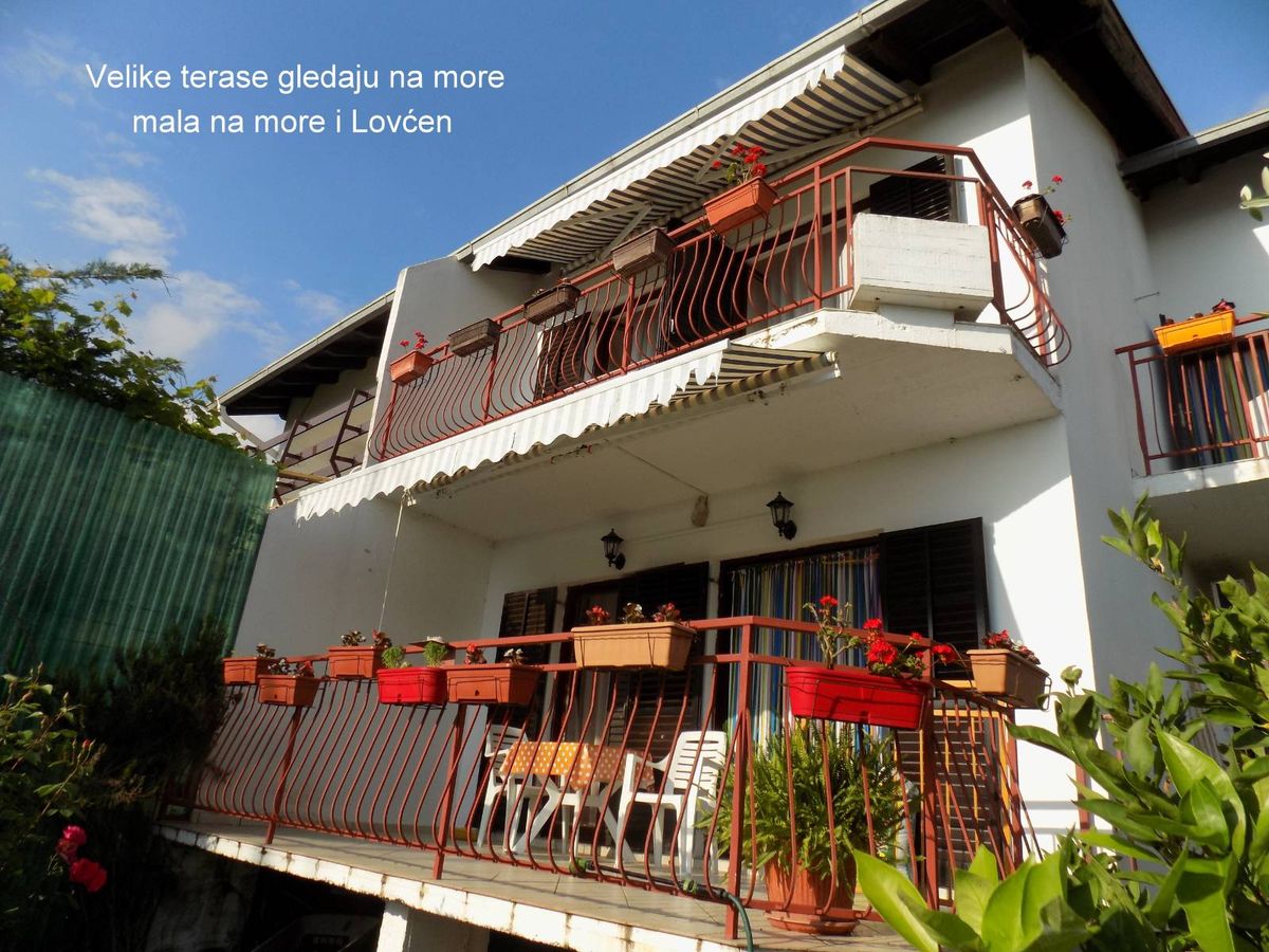 Prodajem kuću na Crnogorskom primorju- Tivat