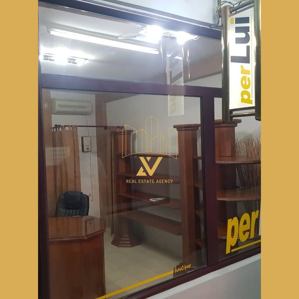 Izdaje se poslovni prostor u City Centru "MODA", Nikšić