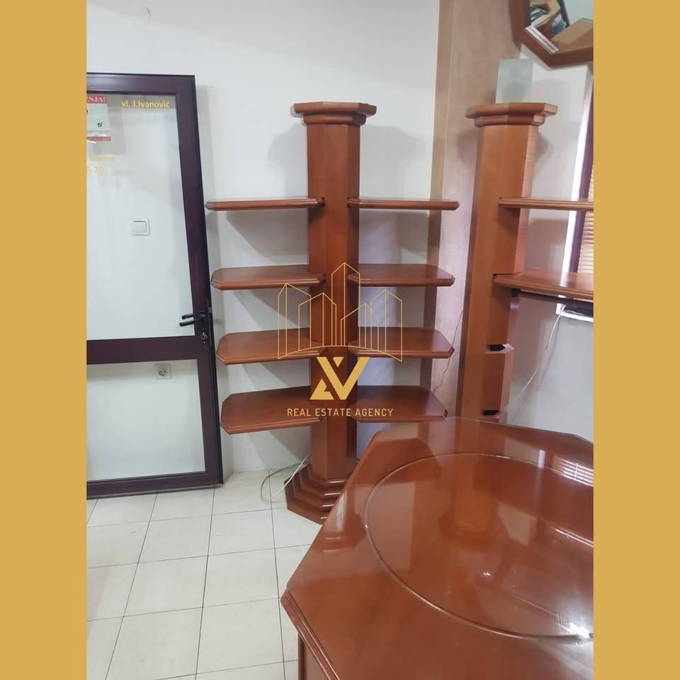 Izdaje se poslovni prostor u City Centru "MODA", Nikšić